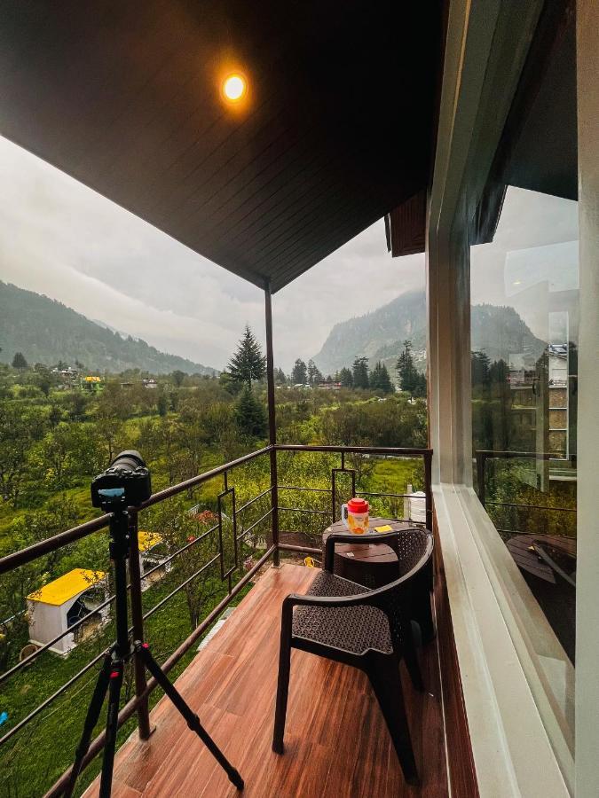 Apple Flower With Balcony And Mountain View 마날리 외부 사진